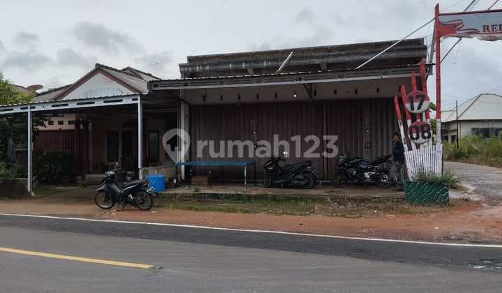 Rumah Di Pinggir Jalan Raya Mendo Barat Bangka Belitung