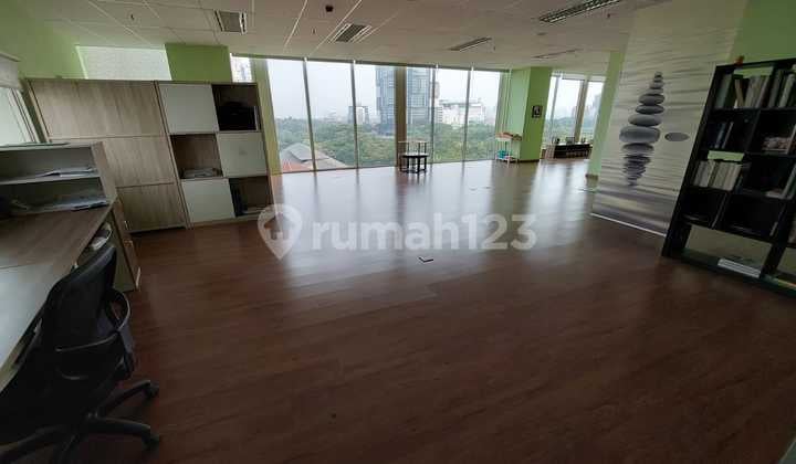 FOR QUICK SALE OFFICE SPACE IN THE HEART OF KEMAYORAN CITY Office on Jl. Benyamin Suaeb Block D7, Kemayoran - Central Jakarta 150 m Nice HGB