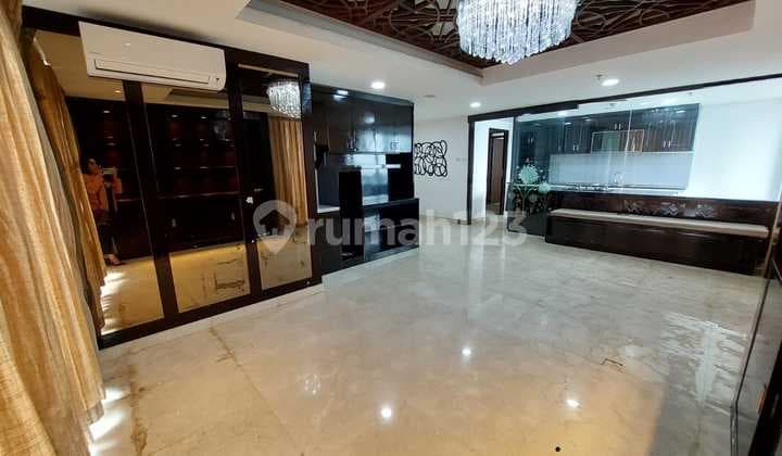 DISEWAKAN PENTHOUSE MEWAH 3+1 BED + 1 STUDY ROOM,SEMI FURNISHED DIPUSAT KOTA KEMAYORAN Apartemen Springhill 4 Kamar Tidur Bagus Semi Furnished