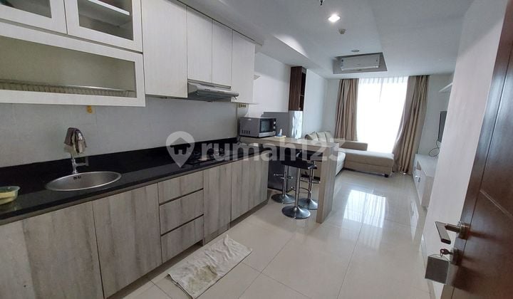 DISEWAKAN APARTMENT TYPE 3 BED FULLY FURNISHED MINIMALIS DIPUSAT KOTA KEMAYORAN