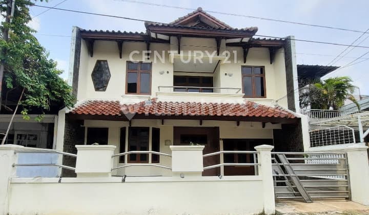 Rumah Dekat Pim Arah Timur di Pondok Indah