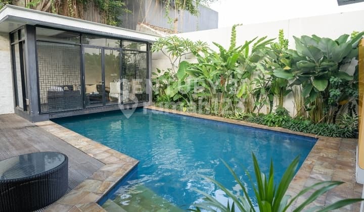 RUMAH ELEGANT FURNISHED DI KEMANG DALAM LINGKUNGAN EKSLUSIF