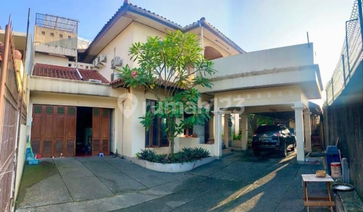 RUMAH HOOK DI CLUSTER MEWAH KAMPUNG RAMBUTAN NYAMAN DAN TERAWAT