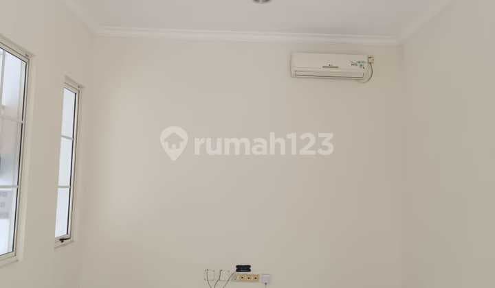 Rumah Di Green Lake City Luas 8x20 2 Lantai Posisi Hoek Ada AC