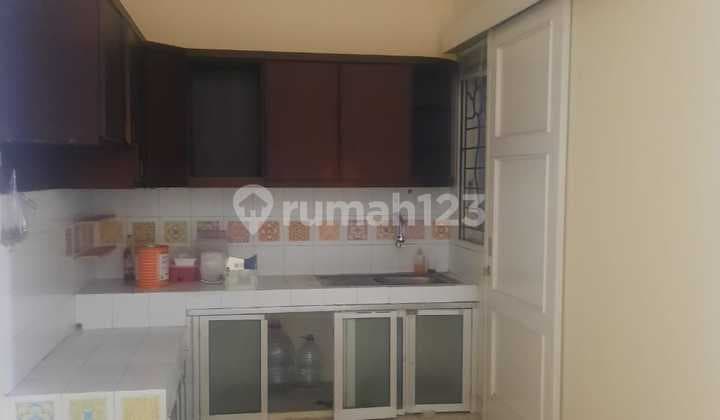 Rumah di Serpong Tangerang Luas 8X16 2 Lantai Berikut AC 2 Unit