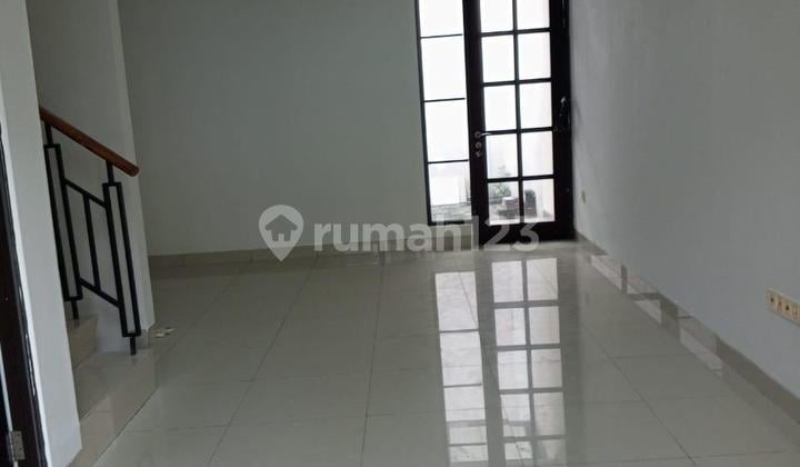 Nice House in Green Lake City, Area 6X18, 2 Floors, with 5 AC Units