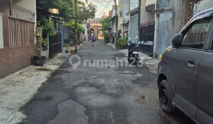 Rumah di Tanjung Duren Jakarta Barat 2 LT SHM Strategis Siap Huni