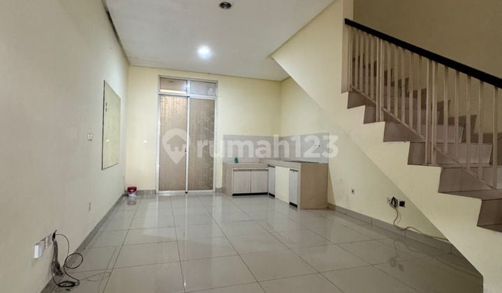 Rumah di Green Lake City Luas 4X15m 2 Lantai SHM Ada AC 3 Unit