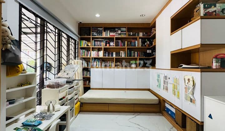 Rumah di Green Lake City Luas 8X18 Hoek 2 Lantai SHM Semi Furnish