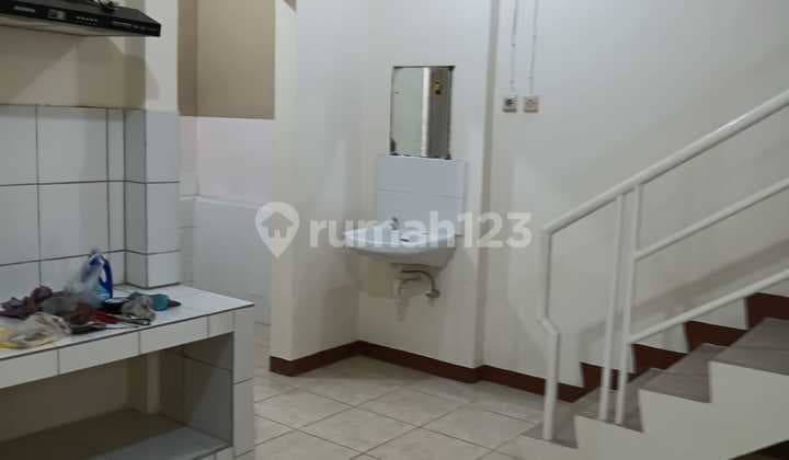Rumah di Tanjung Duren Jakarta Barat 2 Lantai Semi Furnished