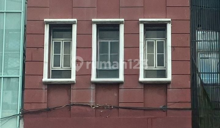 3-Story Shophouse in Gading Serpong Tangerang with SHM, Facing Main Road 3-Story Shophouse in Gading Serpong Tangerang with SHM, Facing Main Road