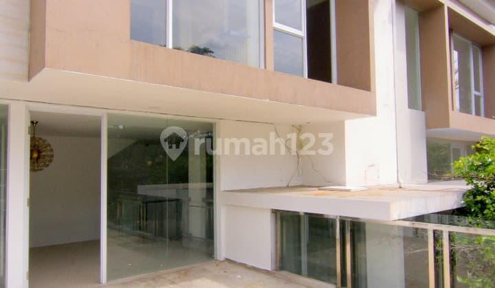 Citra 8 Cluster Aeroworld House, 2.5 Floors, SHM, Semi Furnished