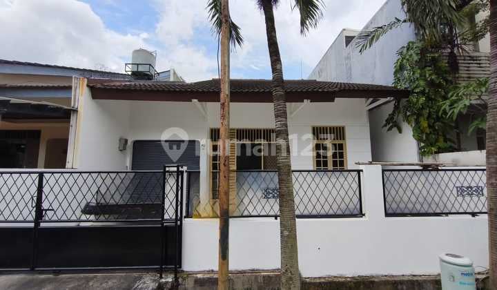 Rumah di Intercon Kebon Jeruk Jakarta Barat Bagus Siap Huni