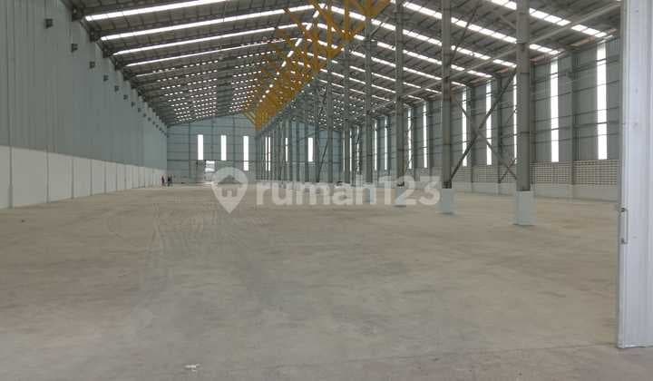Warehouse in Kutabumi, Sepatan Tangerang, Area 3,360 M2, Office Included