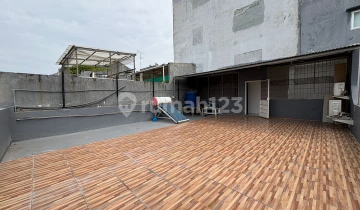 Rumah Rapi Siap Huni di Muara Karang Luas 8X15 SHM Furnished