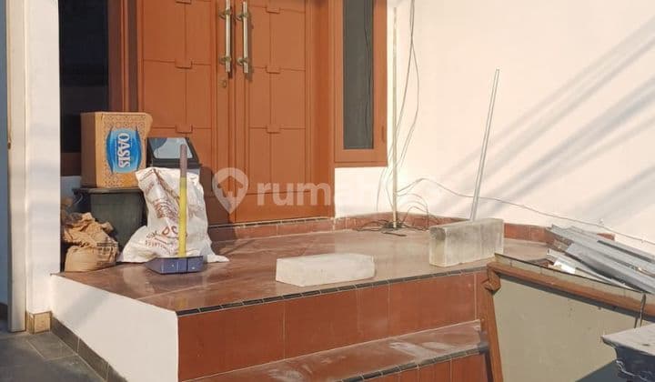 Rumah di Tomang Jakarta Barat Luas 7X16m 3 Lantai Siap Huni