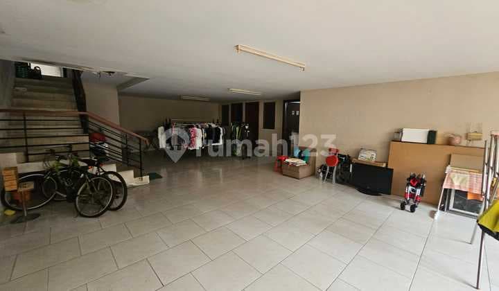 Rumah Bagus di Permata Buana Jakarta Barat SHM 3 Lantai