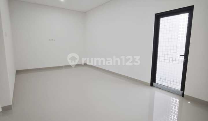Rumah di Puri Indah Jakarta Barat Luas 8X15 3,5 Lantai SHM