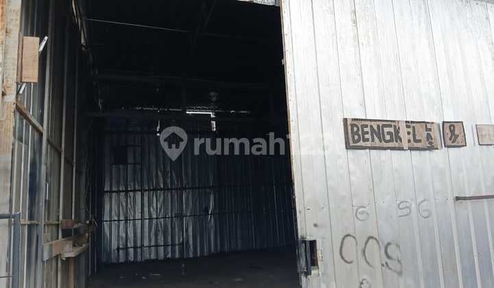 Warehouse in Pondok Bahar, Karang Tengah, Tangerang, Area 100M2, with Mess.