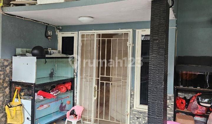 House in Karang Tengah, Tangerang, Freehold, Ready to Occupy, Flood-Free