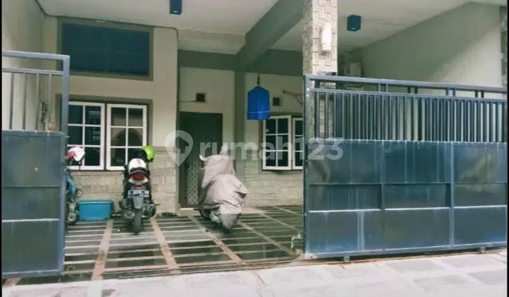 Rumah Sertifikat Hak Milik di Taman Pondok Indah, Surabaya