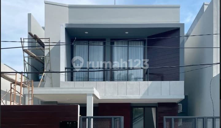 New Minimalist House in Gayungkebonsari