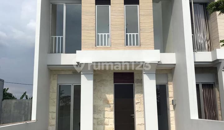 Rumah 2 Lantai Baru HGB di Greenland Gresik, Gresik