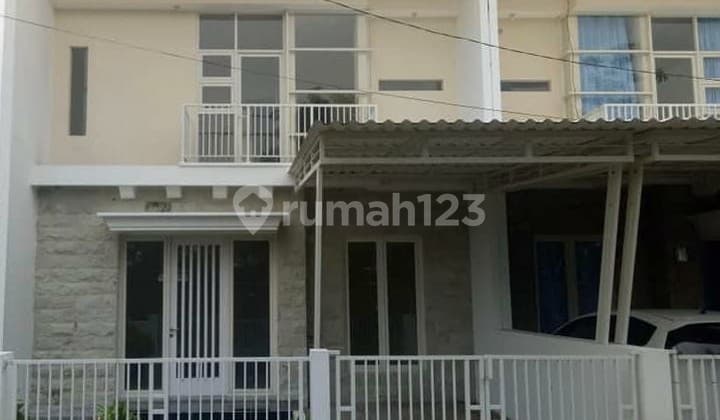 Rumah 2 Lantai SHM di Greenlake Wonorejo, Surabaya