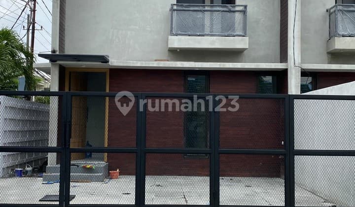 Rumah 2 Lantai Baru SHM di Kutisari Indah, Surabaya