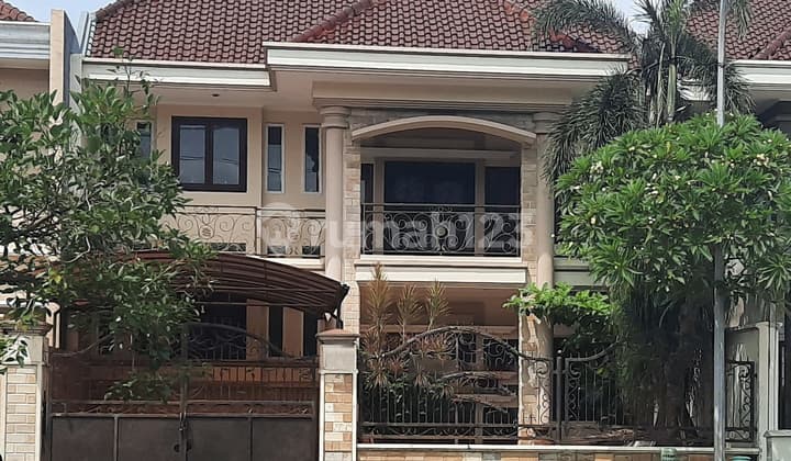 Rumah 2 Lantai Bagus SHM di Citraland, Surabaya