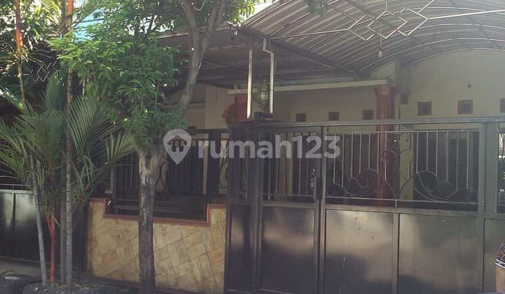 Rumah 2 Lantai Bagus SHM di Kebraon, Surabaya