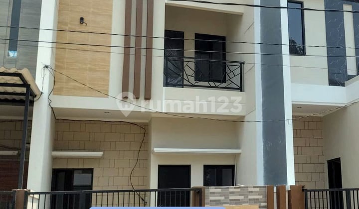 Rumah 2 Lantai Baru Sertifikat Hak Milik di Rungkut Asri, Surabaya Rumah 2 Lantai Baru Sertifikat Hak Milik di Rungkut Asri, Surabaya
