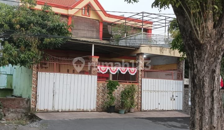 Rumah 2 Lantai Bagus SHM di Raya Ketintang, Surabaya