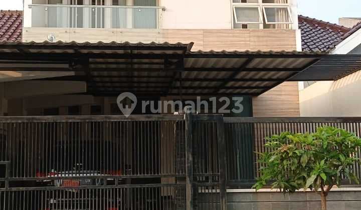 Rumah Minimalis 2 Lantai Bagus SHM di Purimas, Surabaya