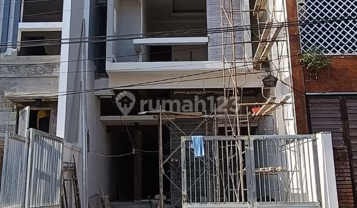 Rumah 2 Lantai Baru SHM di Tenggilis, Surabaya Rumah 2 Lantai Baru SHM di Tenggilis, Surabaya