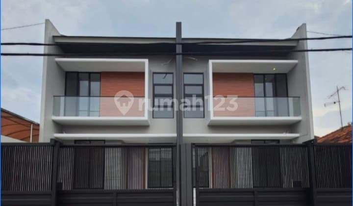 Rumah Baru Gress Minimalis Panjang Jiwo Permai