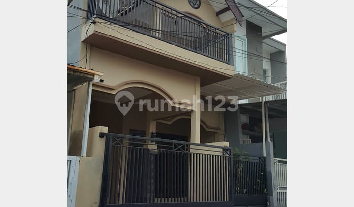 Rumah 2 Lantai Bagus SHM di Babatan Pratama, Surabaya