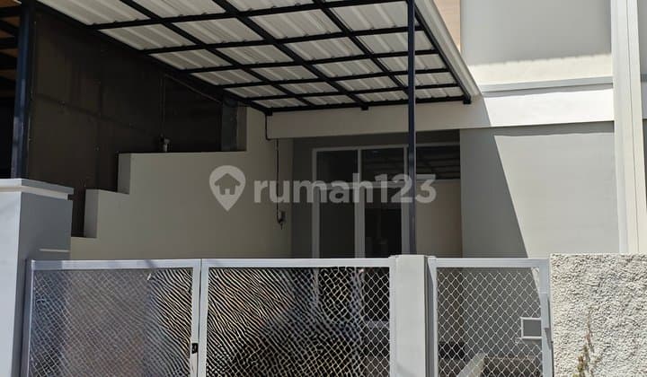 New Minimalist Gress House in Puri Lidah Kulon