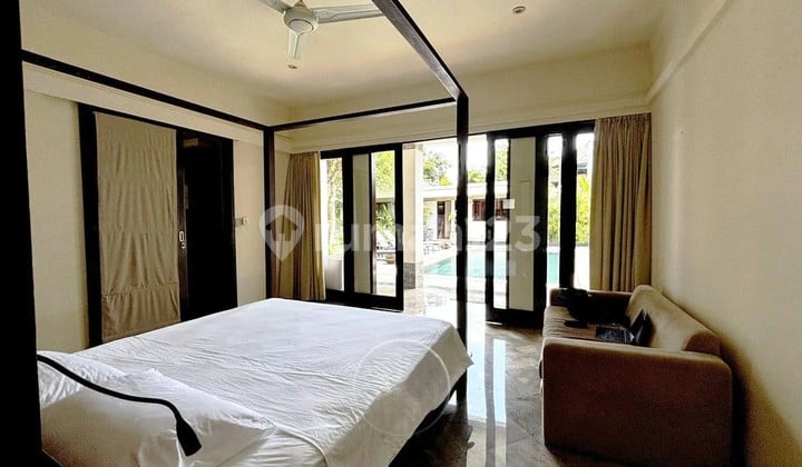 Rumah ada kolam renang dekat ke pantai padang galak sanur bali