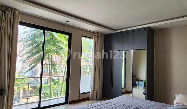 Rumah mewah Cinere Villa Delima Lebak Bulus ada kolam renang