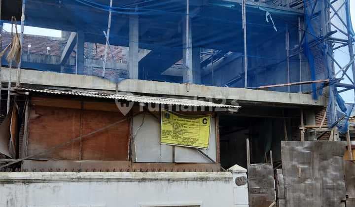 Negotiable Until Deal House on Jl. Kebon Raya, Duri Kepa, West Jakarta