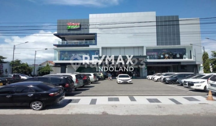 Gedung Super Strategis Department Store, Banyuwangi, Jawa Timur