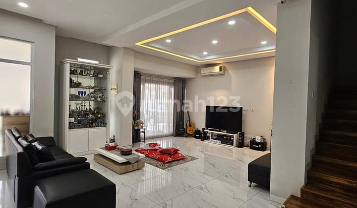 FOR SALE – Rumah Cantik Siap Huni di Greenlake City, Cluster Amerika Latin Boulevard – Cipondoh, Tangerang