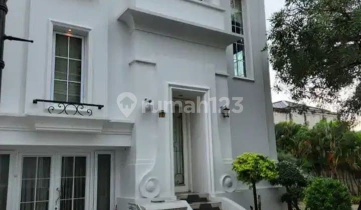 For Sale 2.5-Story Corner House in Casa Goya Cluster, Kemanggisan, West Jakarta