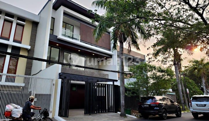 FOR SALE – Rumah Brand New 3 Lantai di Citra 2 Extension
