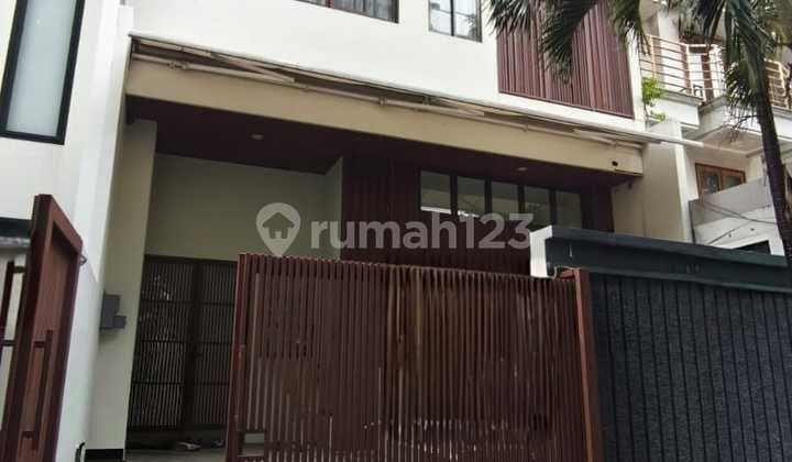 Dijual Rumah 3 Lantai Bebas Banjir di Permata Buana, Jakarta Barat