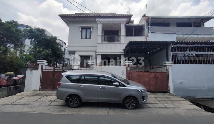 FOR SALE – Rumah Hoek 2,5 Lantai Area Gajah Mada, Jakarta Barat