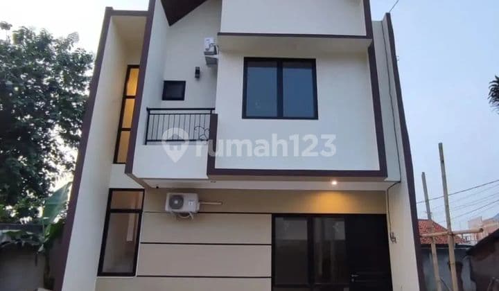 2-Story Ready-to-Occupy House with Spacious Land and Building Near BSD