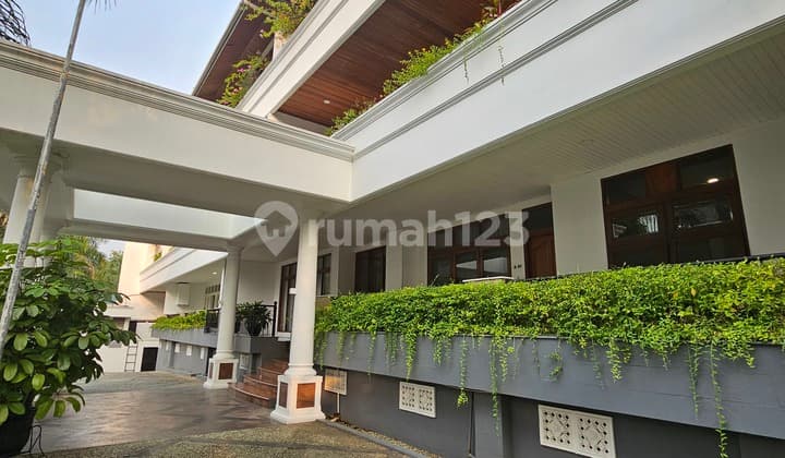 GUEST HOUSE EXCLUSIVE DI KEBAYORAN BARU LT 1784m2 4 LANTAI 26 KAMAR Rp 125M