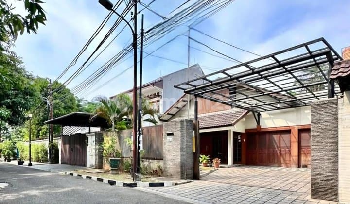Dijual Cepat Rumah Tua Area Senopati, Lokasi Tenang. Dalam Portal. Luas 401M Hanya Rp 22.5 M Nego